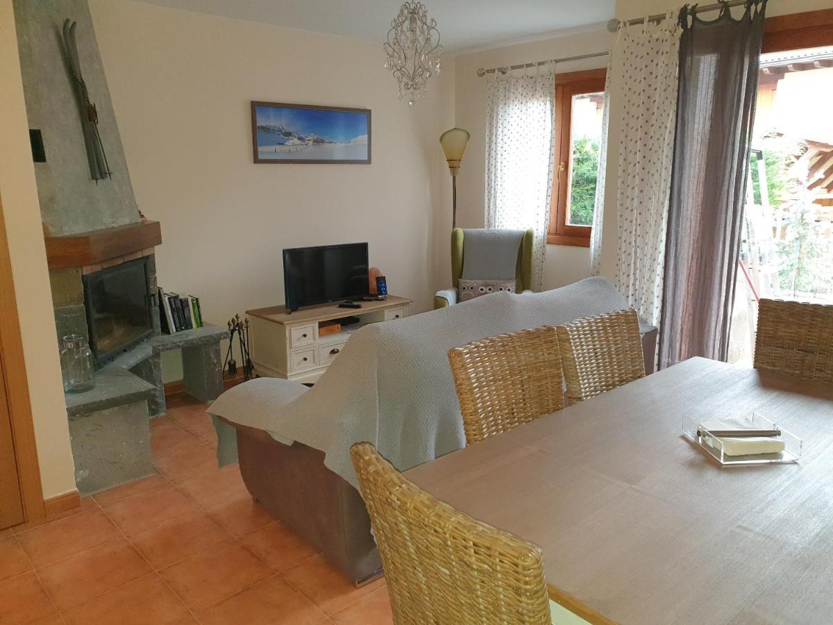 Pico Almanzor Villa Villanua Bagian luar foto
